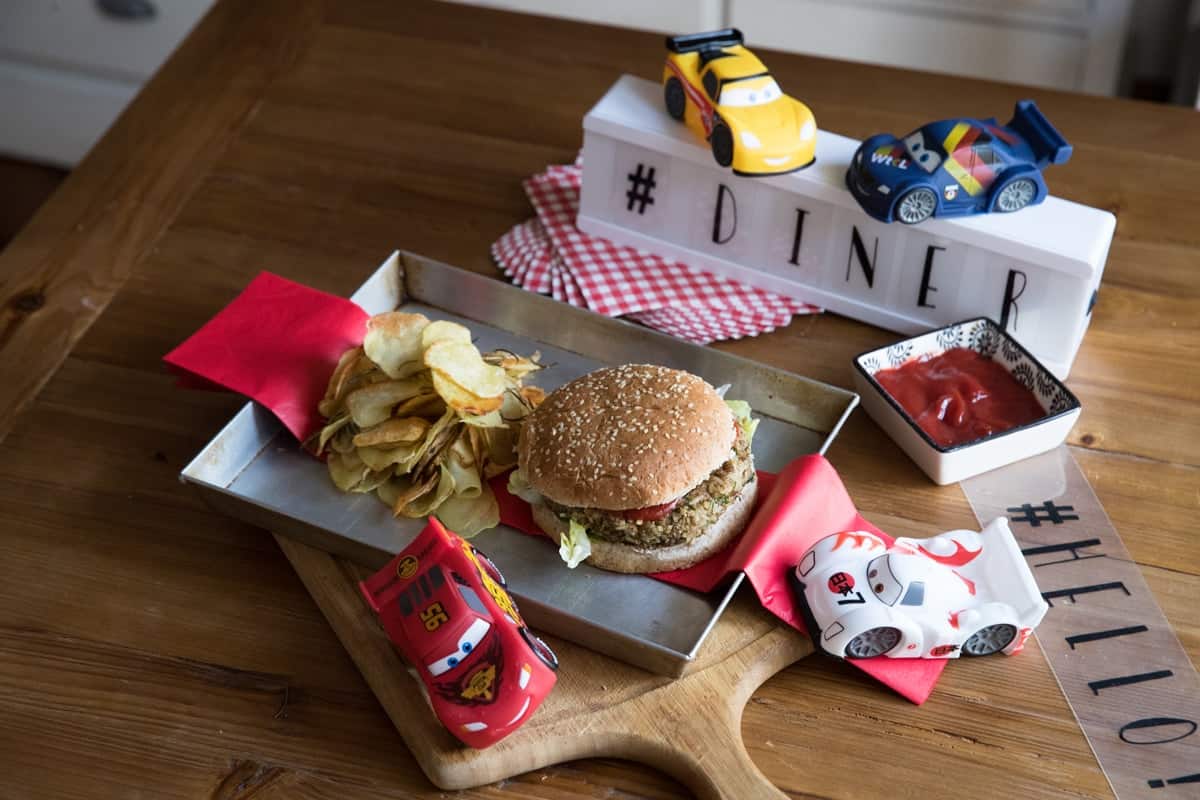 Hamburger di lenticchie e riso con chips di patate