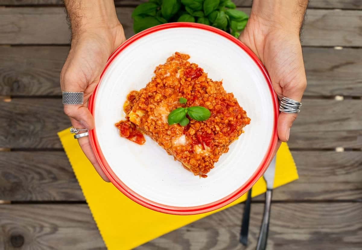 Lasagna con ragù di soia e besciamella vegetale