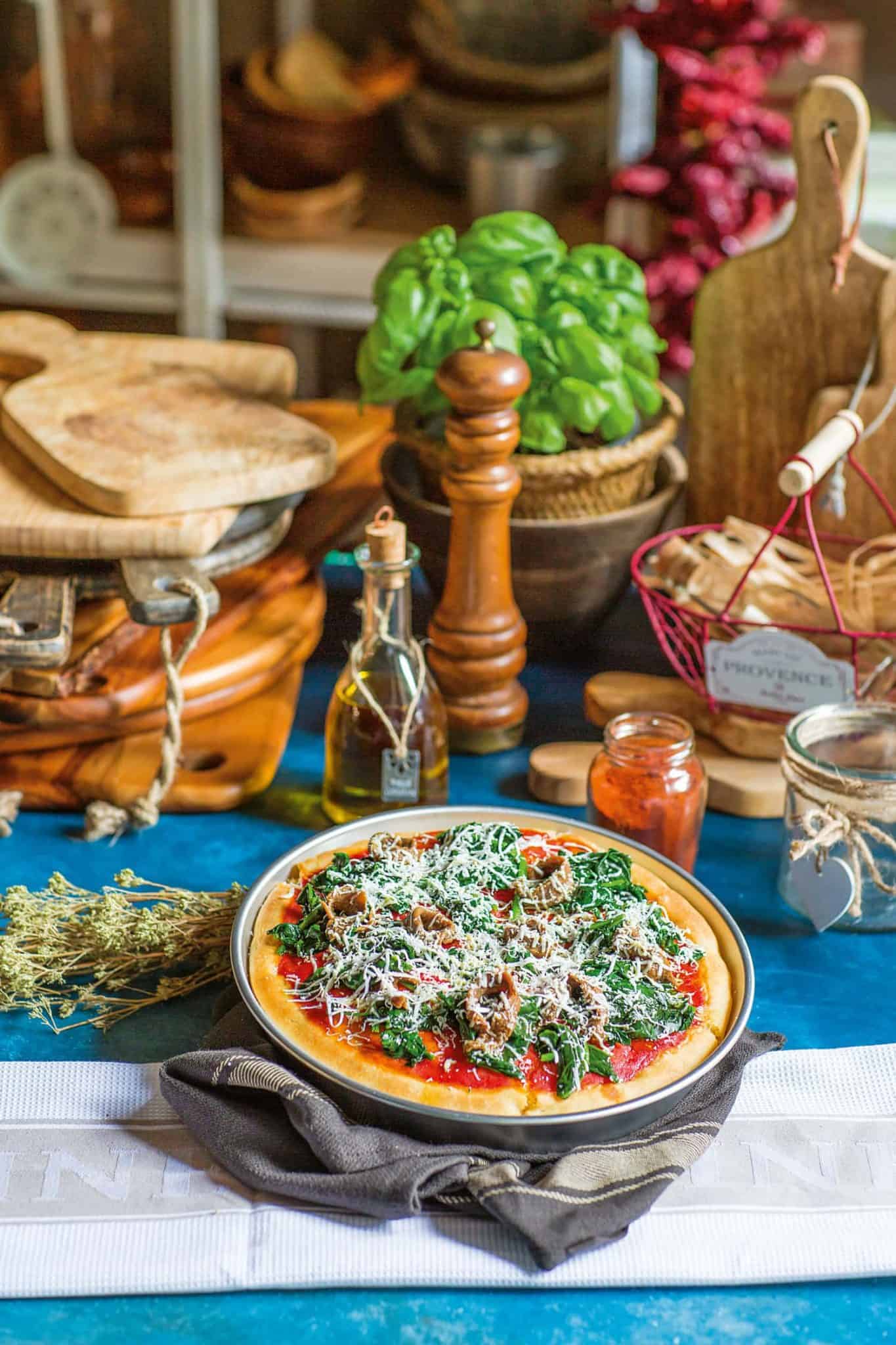 pizza  con spinaci e acciughe