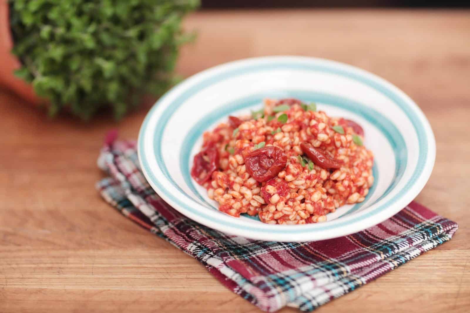 Orzo con crema di peperoni arrostiti