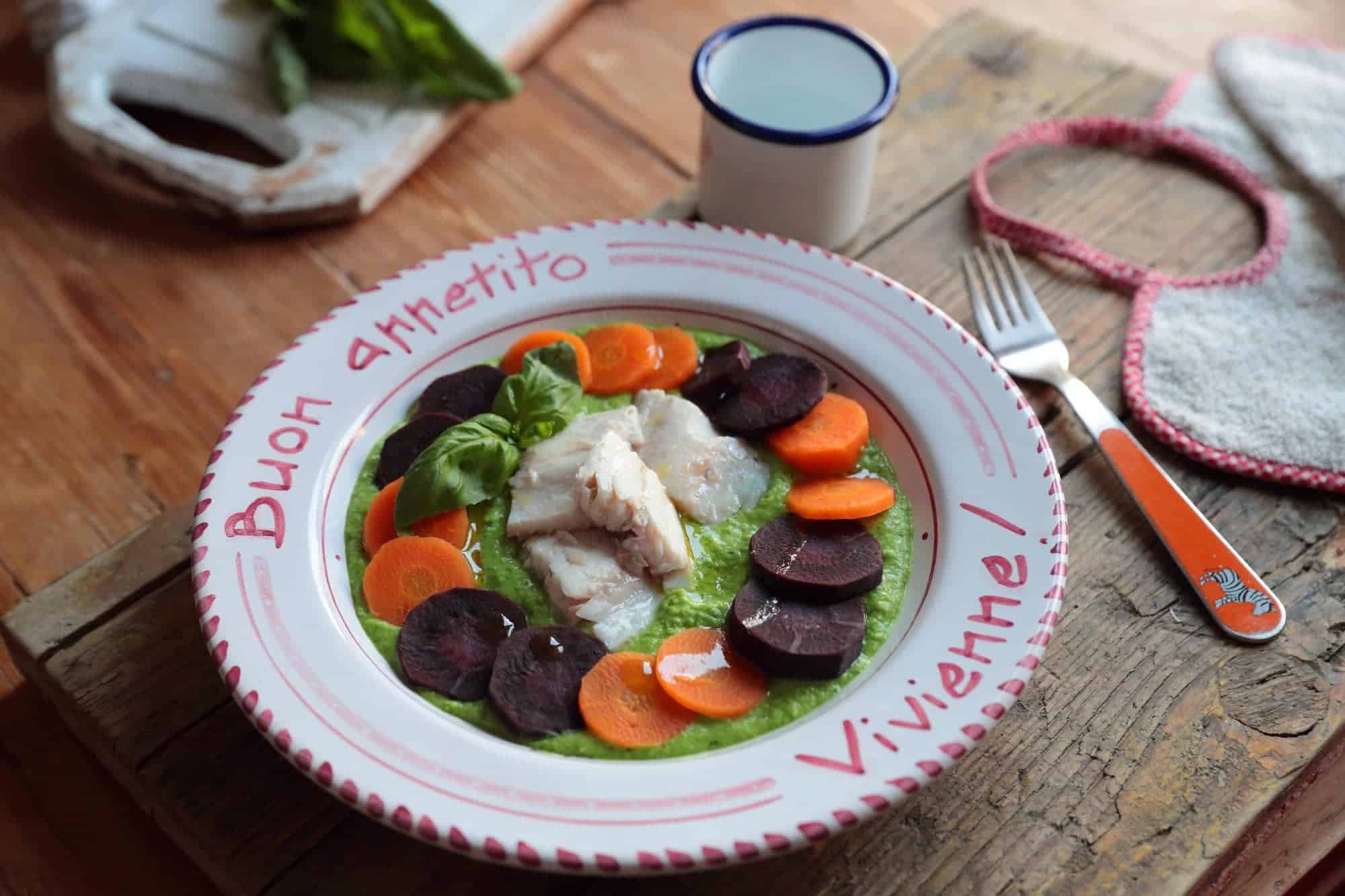 Filetto di spigola su crema di piselli con carote