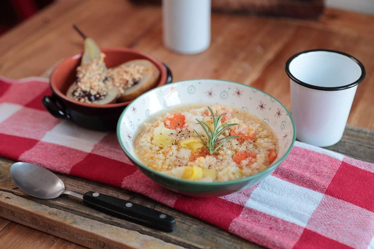 Zuppa di quinoa e pere al cioccolato