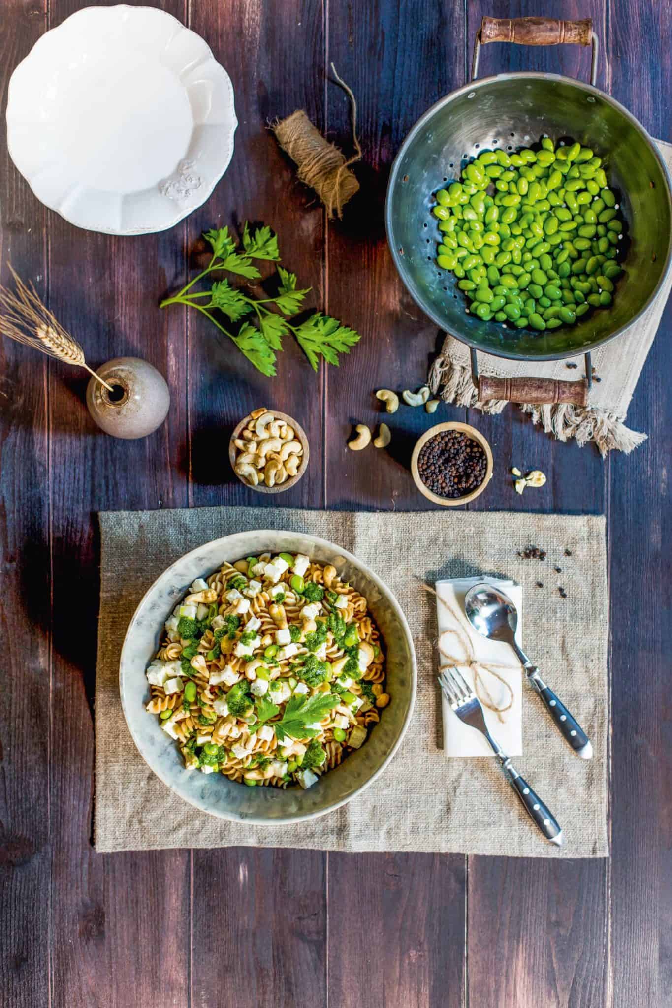 Pasta integrale con edamame e feta