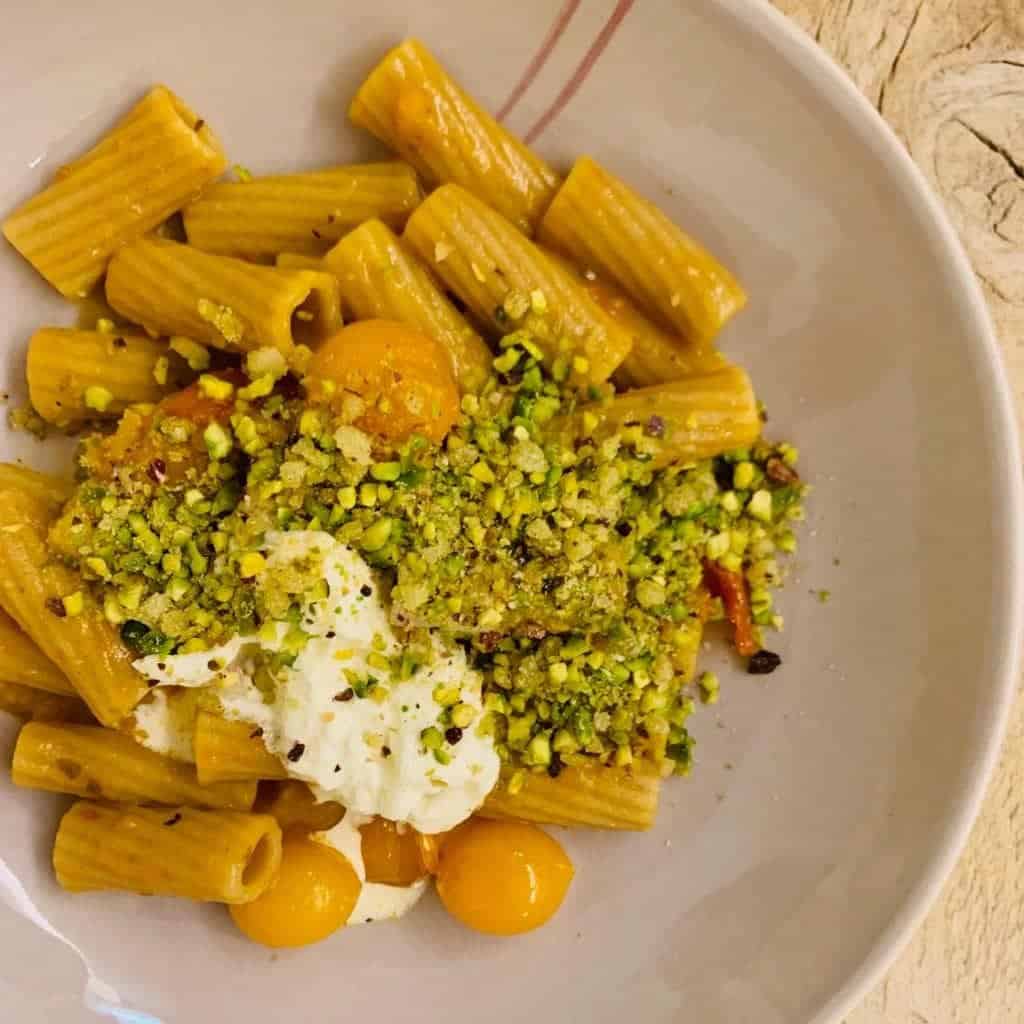 Elicoidali pistacchi stracciatella e datterini