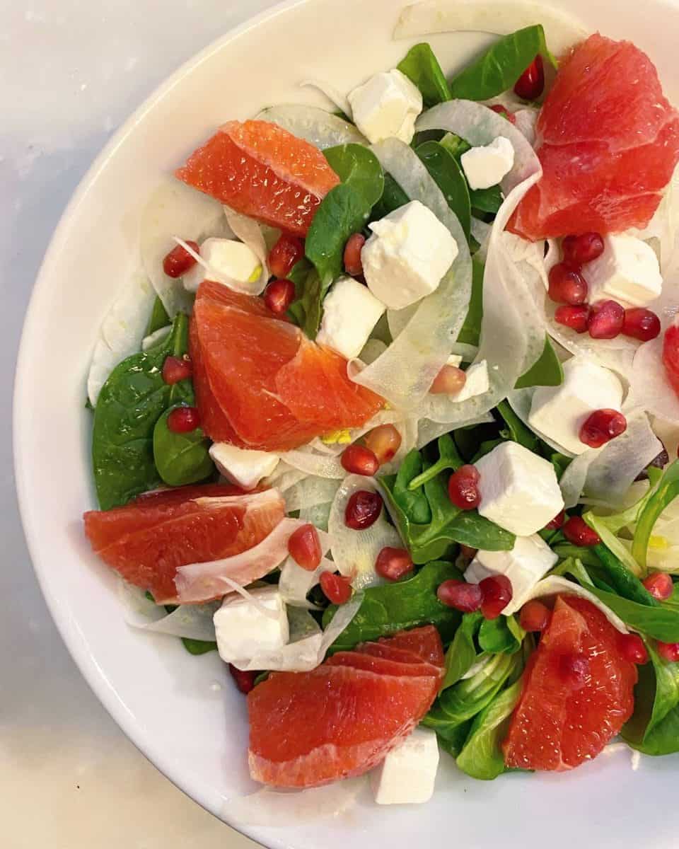 Insalata invernale con pompelmo e melograno