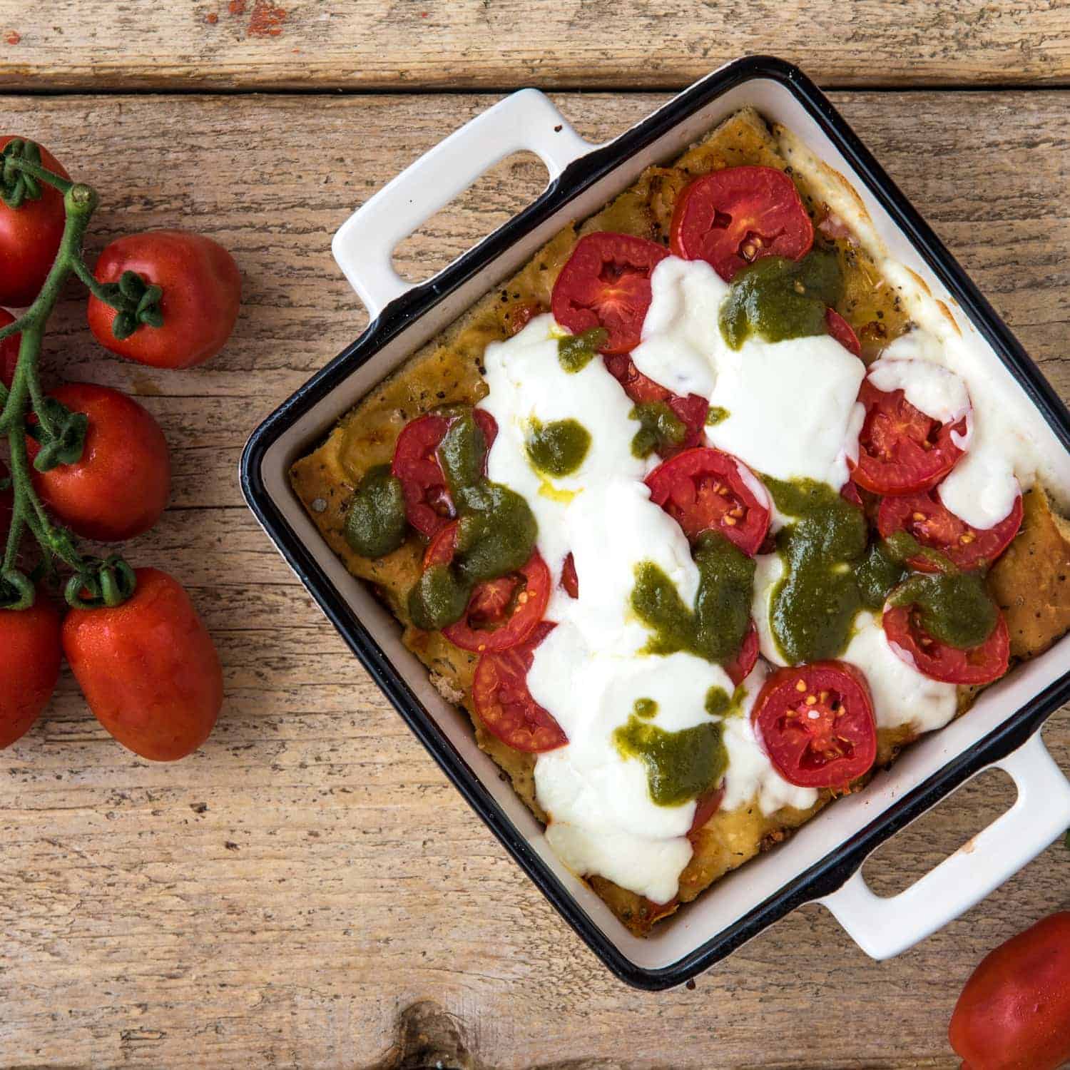 Focaccia farcita con pizzutello, stracchino e pesto leggero