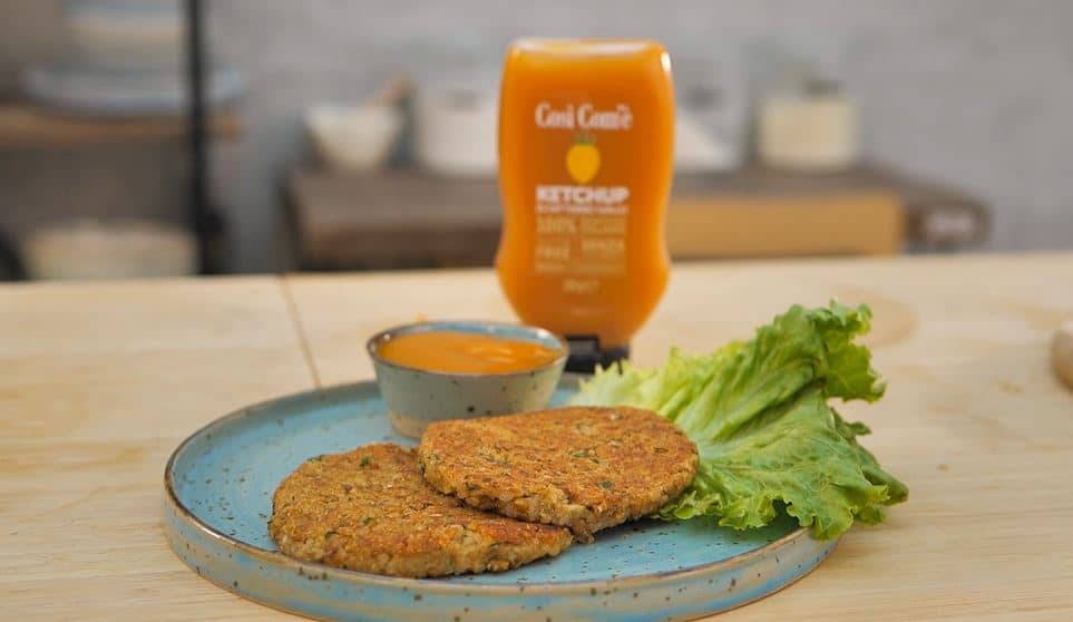 Burger di quinoa e lenticchie con ketchup di datterini gialli